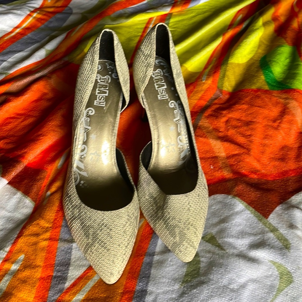 White and silver snake print heels with small heel hight.